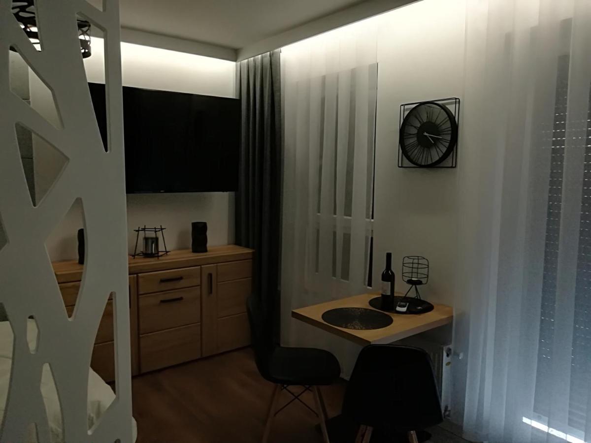 Apartament Wroclaw Centrum Dorzecze Legnickiej Buitenkant foto
